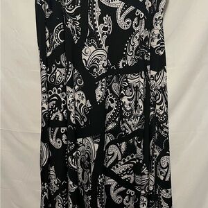 Roz & Ali Black and White Paisley Maxi Skirt